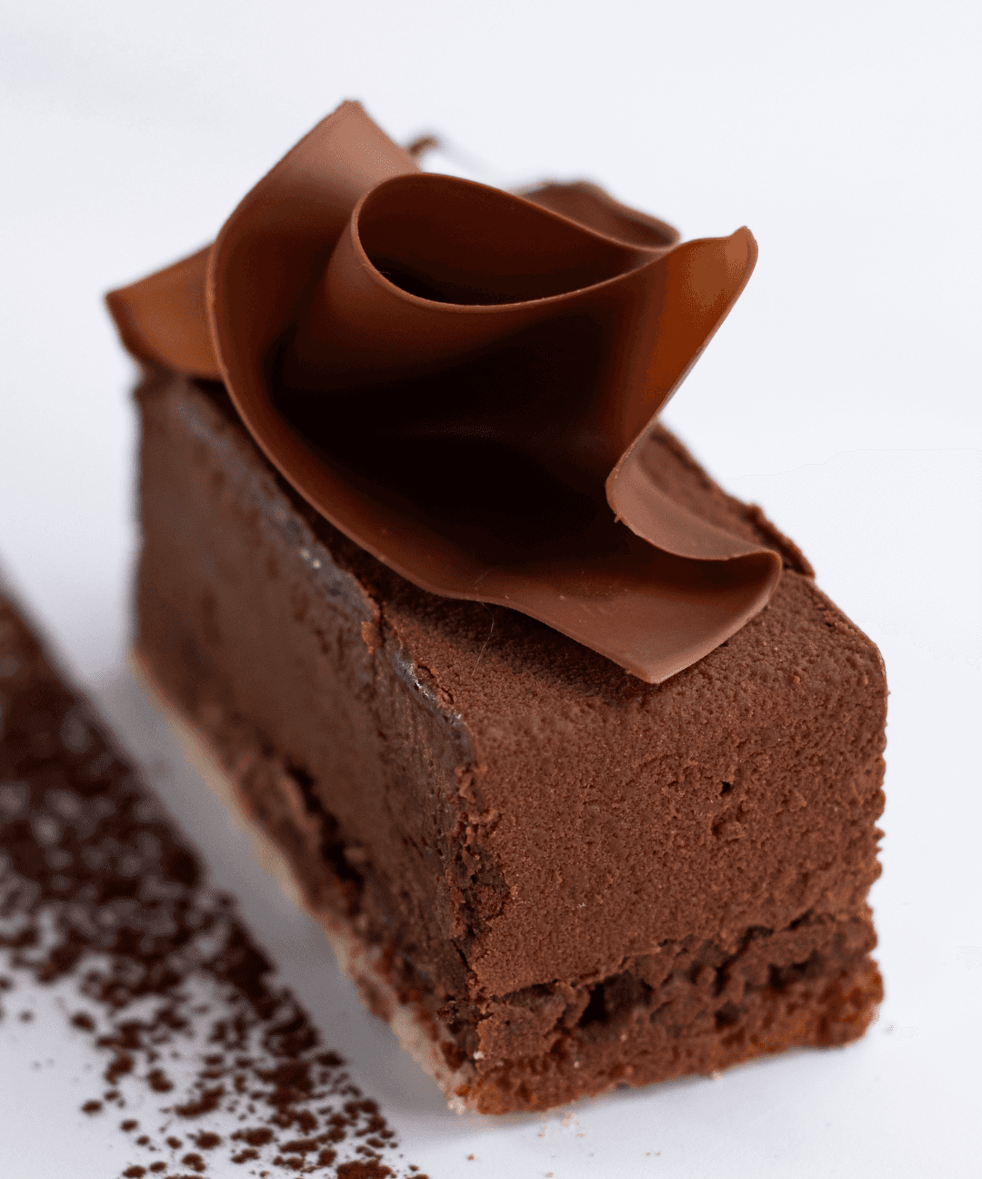 Gâteau Royal au chocolat Maison Vatelier avec décoration en chocolat sculpté