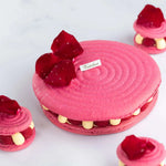 Macaron Farandole rose Maison Vatelier avec framboises et gelée rouge