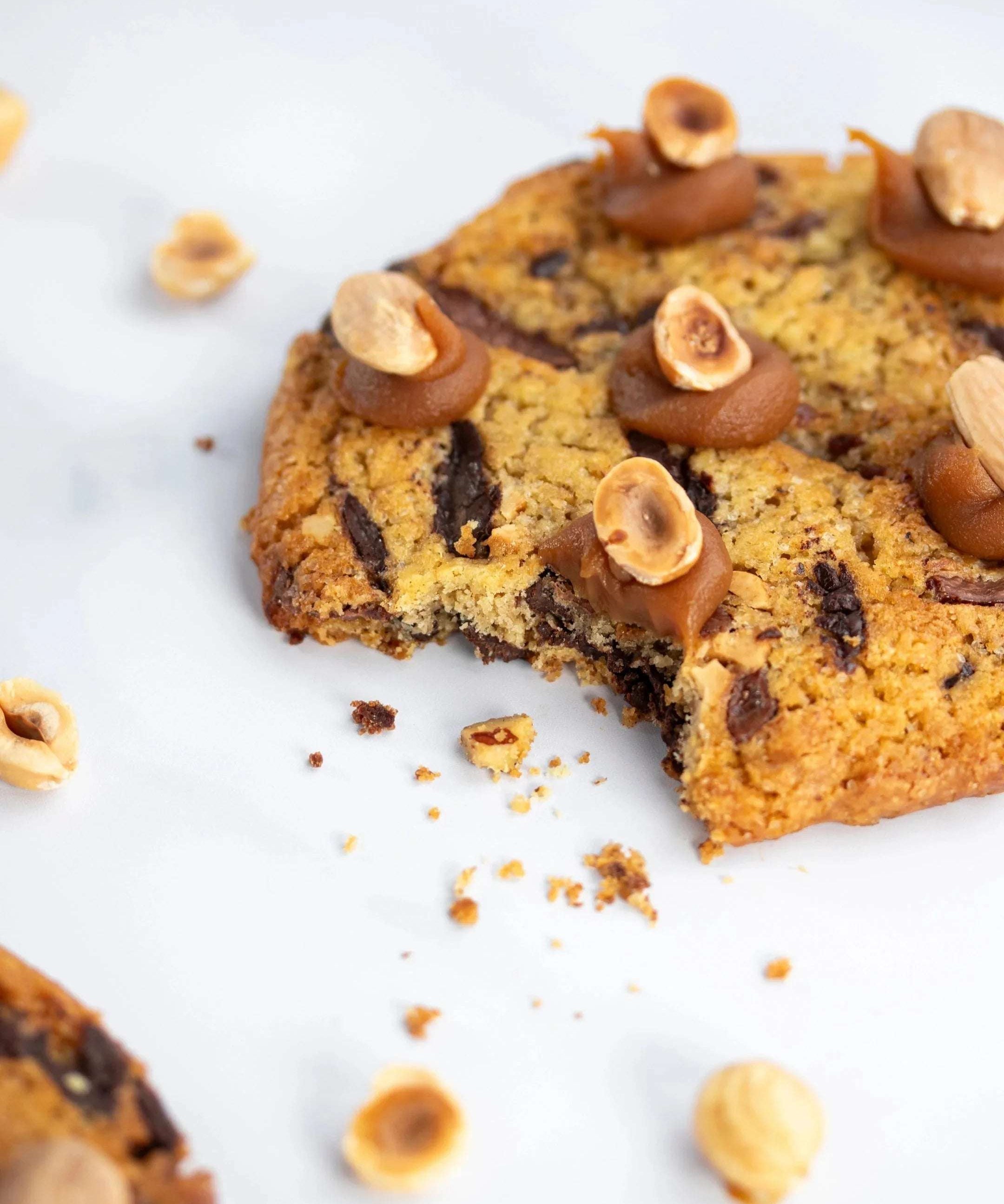 Cookie Extra de Maison Vatelier au chocolat, caramel et noisettes entières.