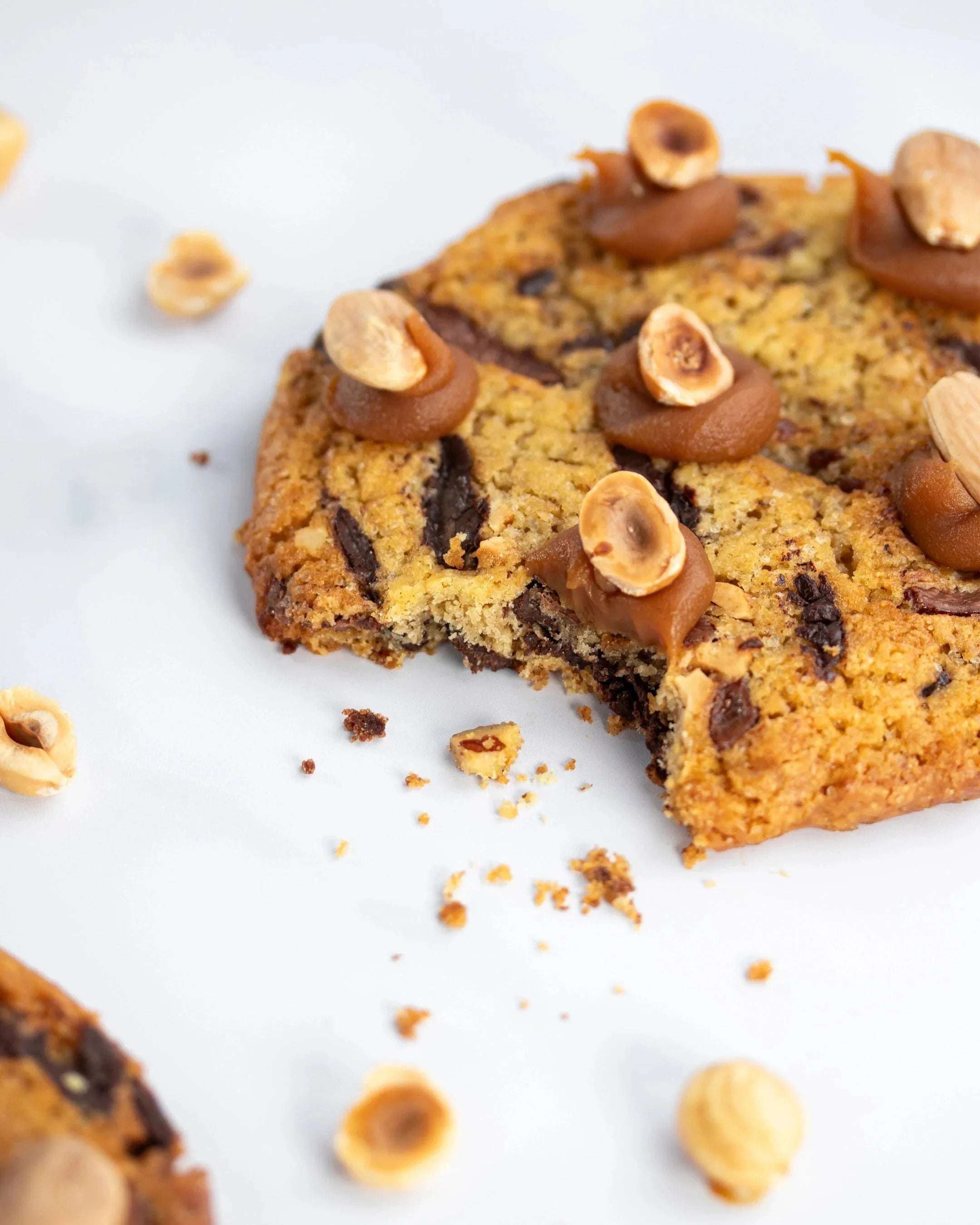 Cookie Extra de Maison Vatelier au chocolat, caramel et noisettes entières.
