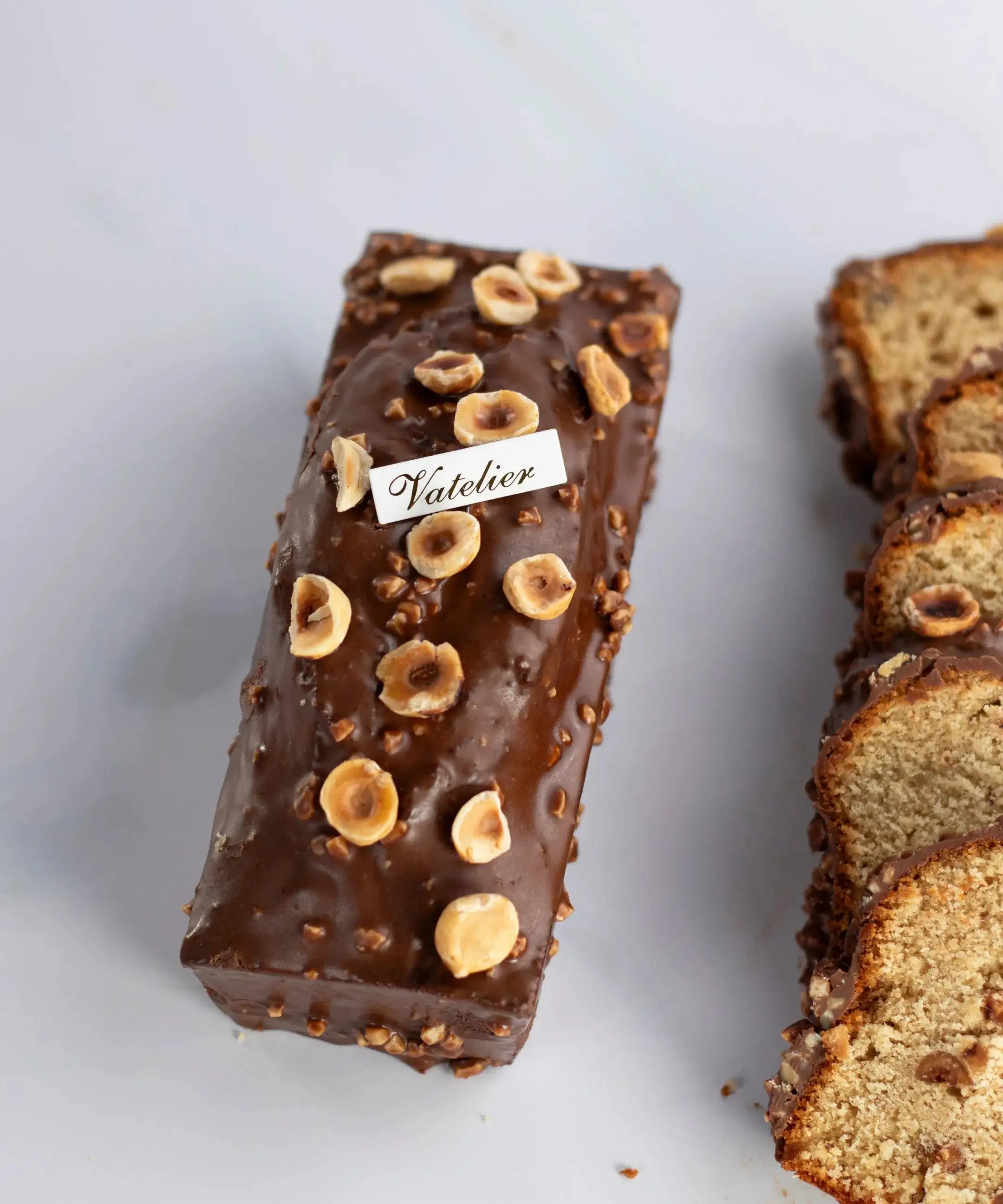 Cake au chocolat au lait et praliné aux noisettes de Maison Vatelier