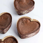 Moelleux au chocolat en forme de cœur Maison Vatelier sur fond blanc
