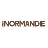 Logo avec le texte NORMANDIE en lettres capitales brunes sur fond gris bleu.