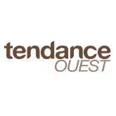 Logo marron de Tendance Ouest sur fond gris bleu