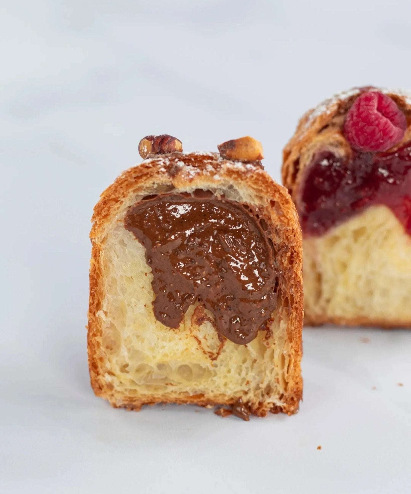 Briochette Feuilletée Praliné de Maison Vatelier fourrée au chocolat et praliné