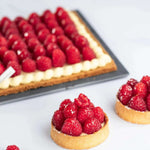 Tartelette et tarte rectangulaire à la crème vanille et framboises fraîches Maison Vatelier
